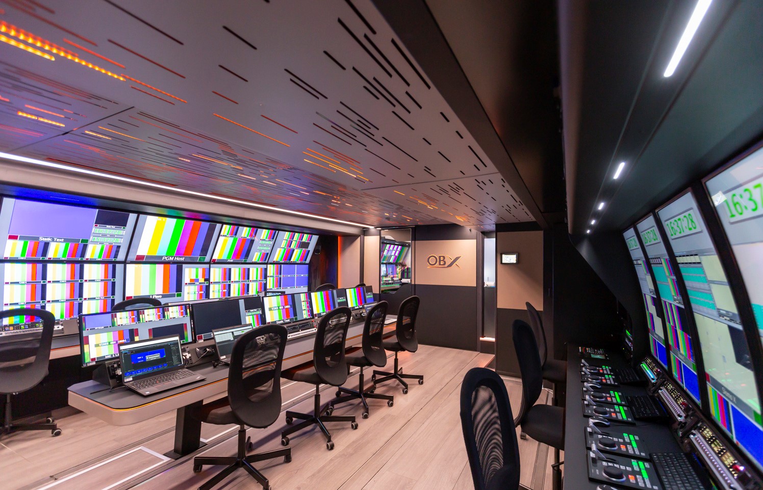 Videe Spa Outfits New 4k Hdr Ob Van With Riedel