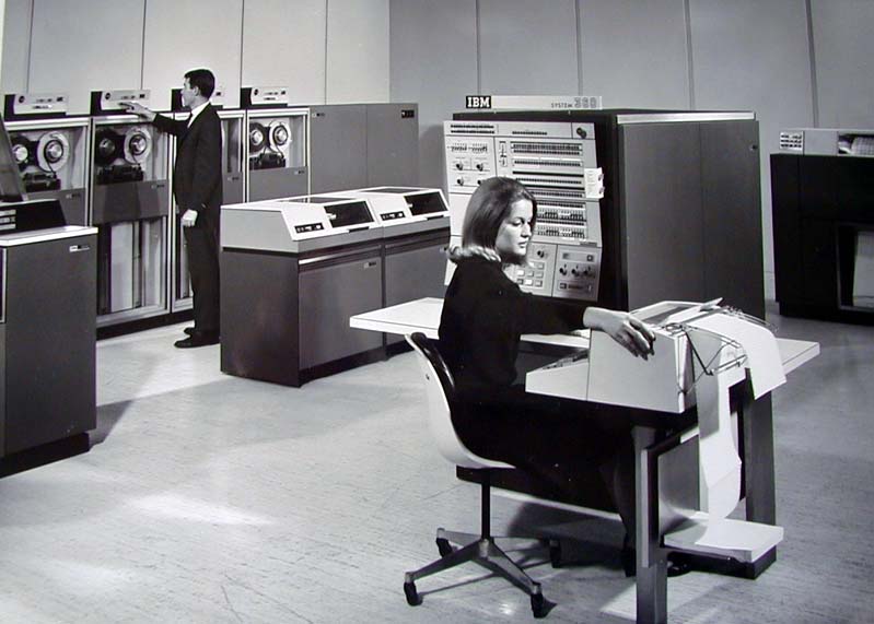Третье поколение эвм фото. IBM System/360. ЭВМ IBM 360. System/360 фирмы IBM. ИБМ 360 компьютер третье поколение.