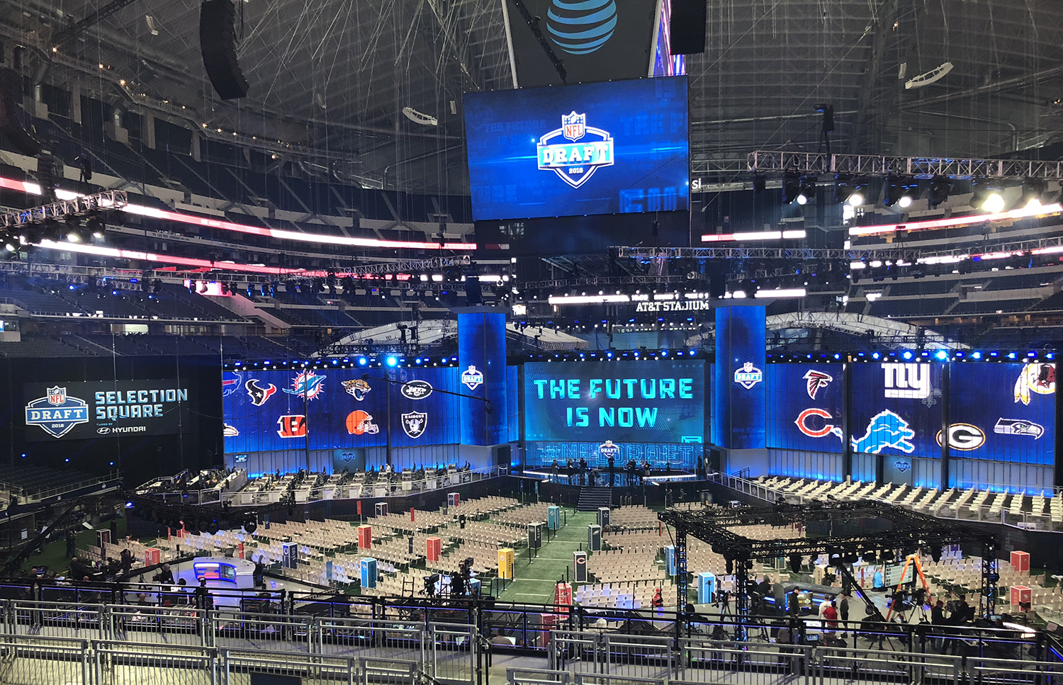 Live From the NFL Draft: AT&T Stadium Provides 'Open Canvas' for Largest NFL  Media Draft Production Ever