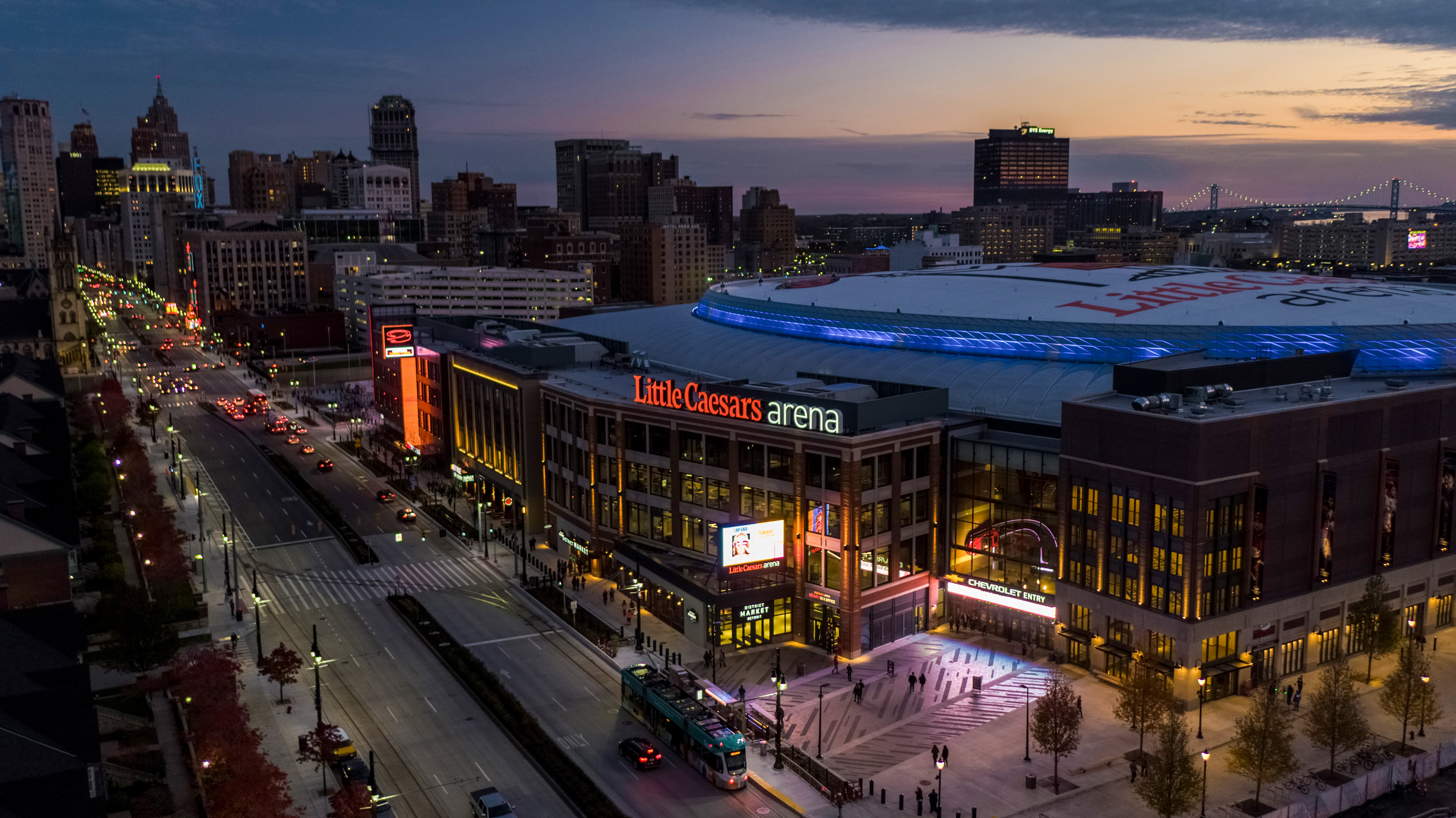 LITTLE CAESARS ARENA RECEIVES PRESTIGIOUS SPORTS FACILITY OF THE YEAR AWARD  AT 2018 SPORTS BUSINESS AWARDS