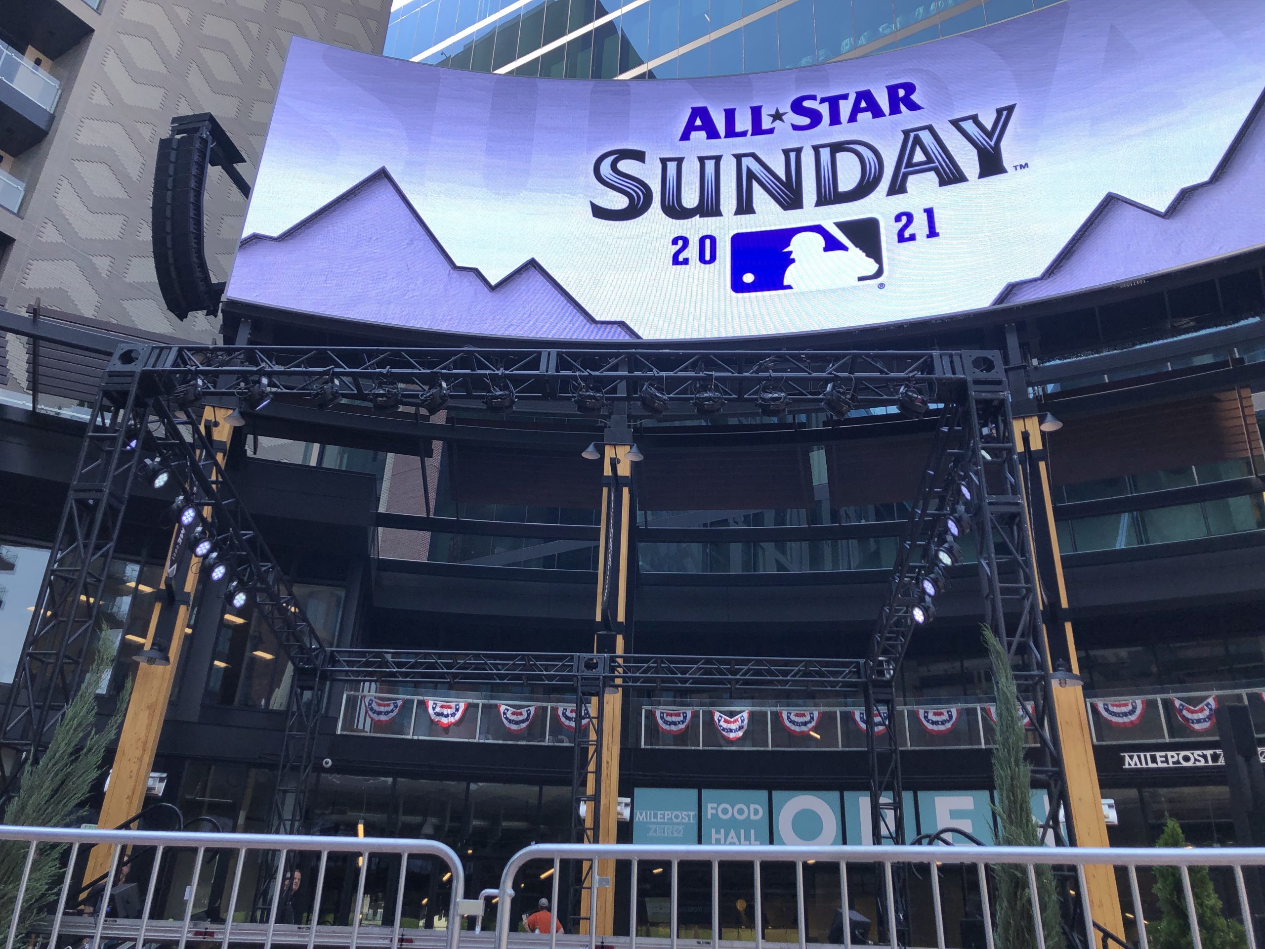 MLB All-Stars soak in spotlight at purple carpet event